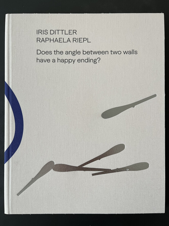 Iris Dittler, Raphaela Riepl - Does the angle between two walls have a happy ending?